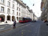 Bern, Kramgasse s trolejbusem Swisstrolley 2, 10.4.2014 ©Jiří Mazal