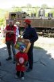 10.05.2014 - Banská Štiavnica: Najmenší vlakyneťák pred verklikárom © Ondrej Krajňák