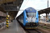 8.5.2014 - Olomouc hl.n.: Řídící vůz Bfhpvee295 80-30 011-8 ''Jarda'' v čele R 806, který se za chvíli vydá do Brna © Matěj Maděra