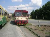 19.07.2014 - Zruč nad Sázavou: 810 631-2 pojede do Světlé n.S. V pozadí zručský zámek. © Luděk Šimek