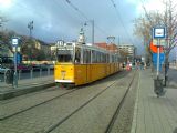 Budapešť: článková tramvaj Ganz ''ipari csuklós'' ze 70. let stojí na rekonstruované konečné linek 19 a 41 u stanice metra Batthyány tér	7.12.2013	 © Aleš Svoboda