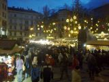 Budapešť: večerní nálada vánočního trhu na náměstí Vörösmárty tér od sochy Mihálye Vörösmártyho	7.12.2013	 © Aleš Svoboda