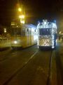 Budapešť: vánoční tramvaj na lince 19 vedle o 15 let mladší ''kolegyně'' na stejné lince před odjezdem z konečné Batthyány tér	7.12.2013	 © Aleš Svoboda