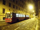 Budapešť: trolejbus Ikarus 435T číslo 304 couvá ulicí Kozma Ferenc utca na dočasné konečné linky 78 Honvéd utca u Parlamentu	7.12.2013	 © Jan Přikryl