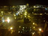 Budapešť: večerní pohled od Hradu na nasvícený řetězový most, dolní stanici lanovky a náměstí Clark Ádám tér	7.12.2013	 © Aleš Svoboda