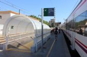 11.06.2014 - Figueres: podchod na 1. nástupiště a 447-168 na 3. koleji už jako vlak Figueres - L'Hospitalet de Llobregat © PhDr. Zbyněk Zlinský