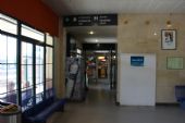 11.06.2014 - Figueres: odbavovací hala - příchod k WC a kavárně © PhDr. Zbyněk Zlinský