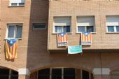 11.06.2014 - Figueres: vlajky a hesla na Plaça de la Vila d'Ordis: Katalánsko - nový stát Evropy © PhDr. Zbyněk Zlinský