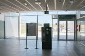 11.06.2014 - Figueres Vilafant: boční vstup do odbavovací haly © PhDr. Zbyněk Zlinský