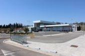 11.06.2014 - Figueres Vilafant: výpravní budova od vjezdu na parkoviště © PhDr. Zbyněk Zlinský