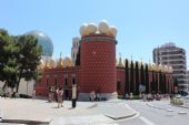 11.06.2014 - Figueres: Teatre-Museu Dalí z rohu Carrer de la Tramuntana © PhDr. Zbyněk Zlinský