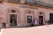 11.06.2014 - Figueres: ''Surrealistické knihkupectví'' na Plaça de Gala i Salvador Dalí © PhDr. Zbyněk Zlinský