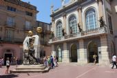 11.06.2014 - Figueres: surrealistický výtvor a hlavní vchod do Teatre-Museu Dalí na Plaça de Gala i Salvador Dalí © PhDr. Zbyněk Zlinský
