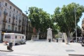 11.06.2014 - Figueres: Rambla - pomníky k poctě místních rodáků Narcíse Monturiola a Salvadora Dalího © PhDr. Zbyněk Zlinský