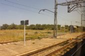 11.06.2014 - Vilamalla: nástupiště, vlevo od něj normálněrozchodná kolej (foto z vlaku) © PhDr. Zbyněk Zlinský