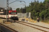 11.06.2014 - Blanes: odstavená dvojice 447-051 + 447-068 a unikající černí pasažéři (foto z vlaku) © PhDr. Zbyněk Zlinský