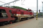 14.6.2014 - Bratislava hl. st.: 736 103-3 vyposunuje autovagón © Ondrej Krajňák