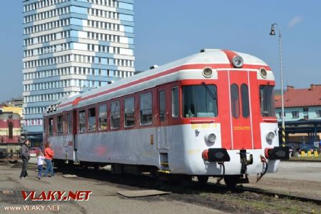 12.04.2014 - Vsetín: 850.001 připomíná zašlou slávu hyder v Olomouci. Bohužel s cestujícími se ještě nesvezla © Martin Skopal