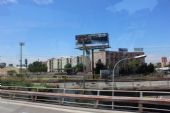 19.06.2014 - Barcelona: jedeme souběžně s jakousi tratí (foto z autobusu) © PhDr. Zbyněk Zlinský