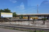 19.06.2014 - Barcelona: část areálu Adif s názvem Centro Logístico de Barcelona-Can Tunis s informacemi o jeho stavbě (foto z autobusu) © PhDr. Zbyněk Zlinský