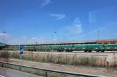 19.06.2014 - Barcelona: vozy na kolejích v areálu Adif s názvem Centro Logístico de Barcelona-Can Tunis (foto z autobusu) © PhDr. Zbyněk Zlinský