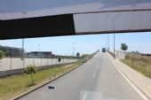 19.06.2014 - Barcelona-El Prat: směřujeme k nadjezdu přes trať linky R2 Nord (foto z autobusu) © PhDr. Zbyněk Zlinský