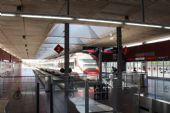19.06.2014 - Barcelona, Aeroport: dvojice 465-xxx + 463-203 jako vlak směr Sant Celoni © PhDr. Zbyněk Zlinský