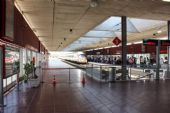 19.06.2014 - Barcelona, Aeroport: dvojice 465-xxx + 463-xxx přijíždí jako vlak ze Sant Celoni © PhDr. Zbyněk Zlinský