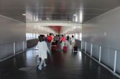 19.06.2014 - Barcelona-El Prat: přechod ze stanice Aeroport k terminálu T2 © PhDr. Zbyněk Zlinský