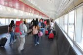 19.06.2014 - Barcelona-El Prat: přechod ze stanice Aeroport k terminálu T2 © PhDr. Zbyněk Zlinský