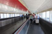19.06.2014 - Barcelona-El Prat: přechod ze stanice Aeroport k terminálu T2, pohyblivý chodník jaksi chybí © PhDr. Zbyněk Zlinský