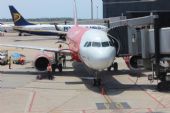 19.06.2014 - Barcelona-El Prat: letoun Airbus A320-216 OK-NES se připravuje na let QS 1059/OK 5689 Barcelona - Praha © PhDr. Zbyněk Zlinský