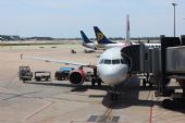 19.06.2014 - Barcelona-El Prat: letoun Airbus A320-216 OK-NES se připravuje na let QS 1059/OK 5689 Barcelona - Praha © PhDr. Zbyněk Zlinský