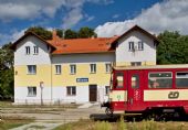 20.8.2014 - Mšeno: 810.240, Os 26408 při křižování © Jiří Řechka