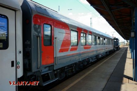 25.8.2014 - Budapest Keleti, přímý vůz do Moskvy je právě odpojován z EC 272 Avala © Marek Vojáček