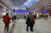 22.10.2014 - Wien Hauptbahnhof: cesta z 2. nástupiště do centrální haly © PhDr. Zbyněk Zlinský