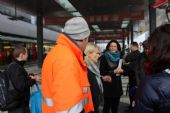 22.10.2014 - Wien: DI Vinzenz Friedel Kroner s pomocí tlumočnice uvádí prohlídku Hauptbahnhof © PhDr. Zbyněk Zlinský