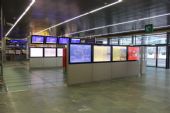 22.10.2014 - Wien Hauptbahnhof: vstupní pasáž od ulice Am Hauptbahnhof, informace pro cestující © PhDr. Zbyněk Zlinský