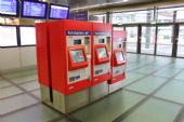 22.10.2014 - Wien Hauptbahnhof: vstupní pasáž od ulice Am Hauptbahnhof, automaty na jízdenky © PhDr. Zbyněk Zlinský