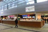 22.10.2014 - Wien Hauptbahnhof: centrální hala, možnosti občerstvení © PhDr. Zbyněk Zlinský