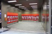 22.10.2014 - Wien Hauptbahnhof: centrální hala, automaty na jízdenky © PhDr. Zbyněk Zlinský