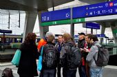 22.10.2014 - Wien Hauptbahnhof: výklad na nástupišti 9 - 10 pokračuje © Jiří Řechka