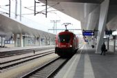 22.10.2014 - Wien Hauptbahnhof: strojově projíždějící 1116.142-1 © PhDr. Zbyněk Zlinský