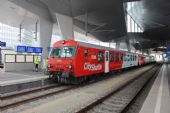 22.10.2014 - Wien Hauptbahnhof: 2016.037-1 přiváží REx 2515 Bratislava-Lamač - Wien Hbf s řídicím vozem 80-73 085-7 na postrku © PhDr. Zbyněk Zlinský