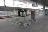 22.10.2014 - Wien Hauptbahnhof: nástupiště 9 - 10 a jeho ještě nedokončená vybavenost © PhDr. Zbyněk Zlinský