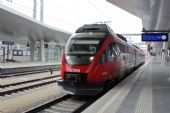 22.10.2014 - Wien Hauptbahnhof: jednotka 4124.006-0 přijíždí jako S 25033 Wien Hirschstetten - Wiener Neustadt Hbf © PhDr. Zbyněk Zlinský