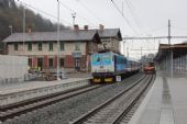 17.11.2014 - Ústí nad Orlicí: 163.066-4 na postrku Os 5005 Kolín - Česká Třebová, v čele 80-30 014-2 (961.014-8), vpravo MVTV 2-012 © PhDr. Zbyněk Zlinský