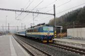 17.11.2014 - Ústí nad Orlicí: 362.122-4 přiváží 10 minut zpožděný R 863 ''Slavkov'' Praha hl.n. - Brno hl.n. © PhDr. Zbyněk Zlinský