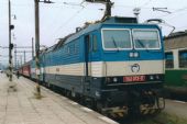 26.7.2004 - Košice: 362 013-5 na čele vlaku Os 7203 do Miškolca © Ondrej Krajňák