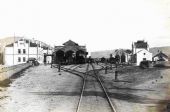 1870 - Košice: Dobová fotografia prvej stanice s dreveným prístreškom. Zdroj: Facebook